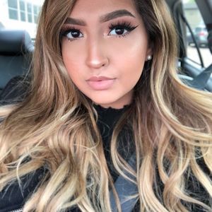 Meet your Posher, Deysi